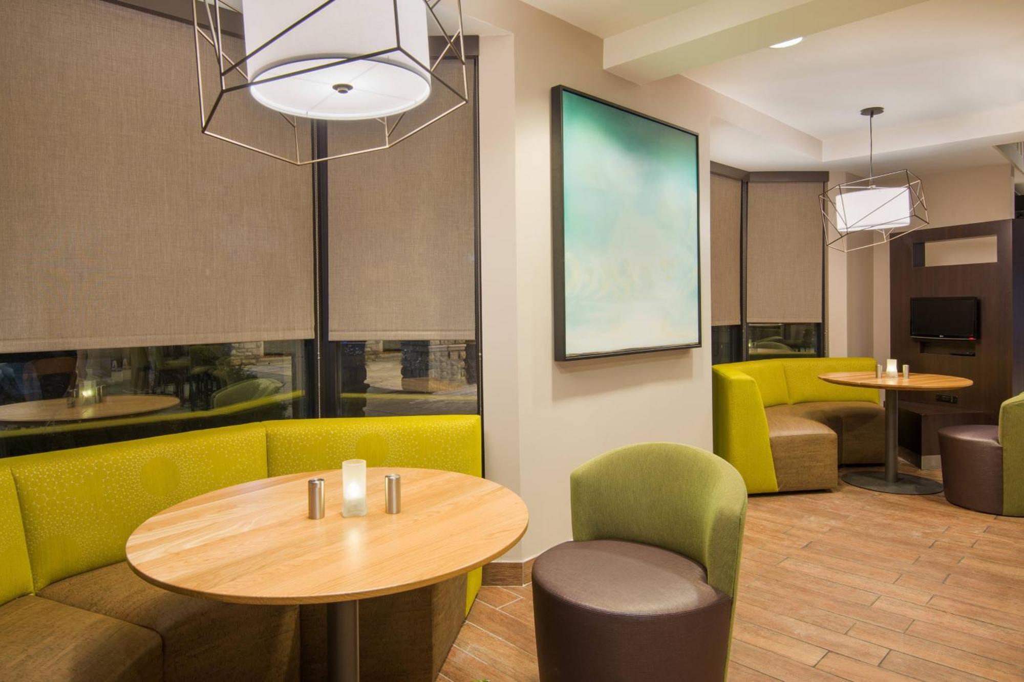 Courtyard By Marriott Springfield Airport Hotell Eksteriør bilde